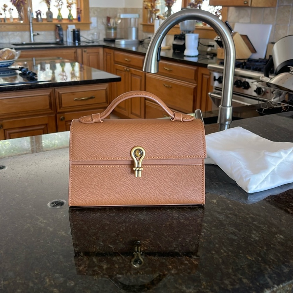 Pohemia - brown leather bag - with crossbody strap